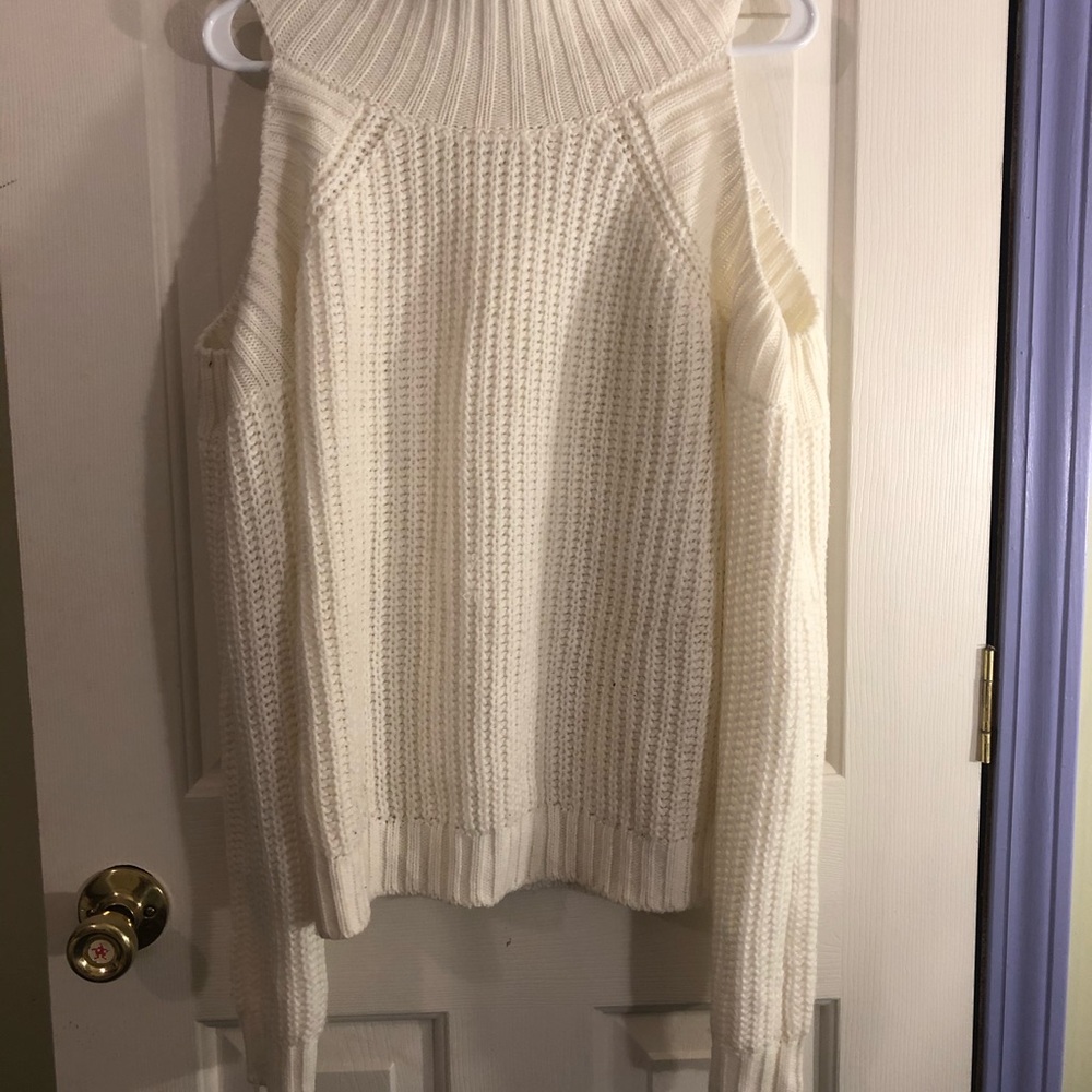 elan white mock neck cold shoulder sweater
